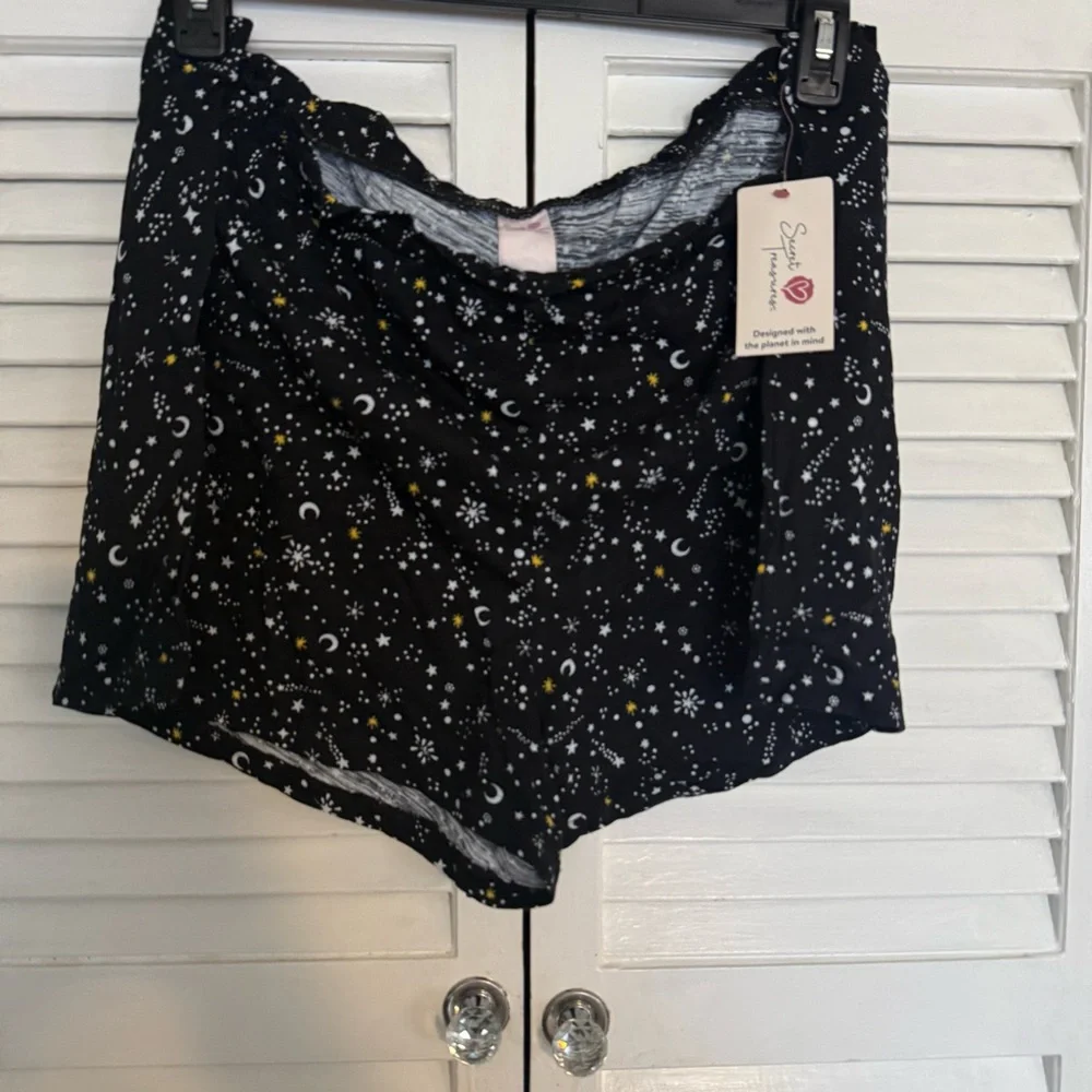 Secret Treasures Black Celestial Women's Shorts - Picture 3 of 4